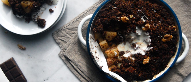 Pear ginger & dark chocolate crumble
